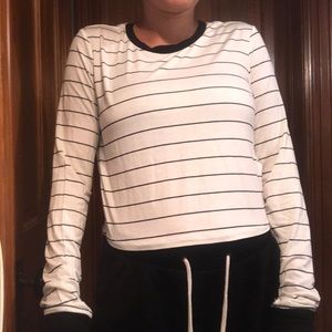 Long sleeve cropped top